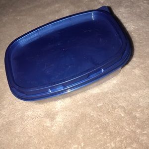 Vintage plastic Starplast Tupperware with lid 💕